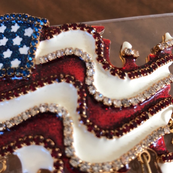 Vintage 2000 Lunch at the Ritz patriotic brooch LATR - Picture 10 of 16
